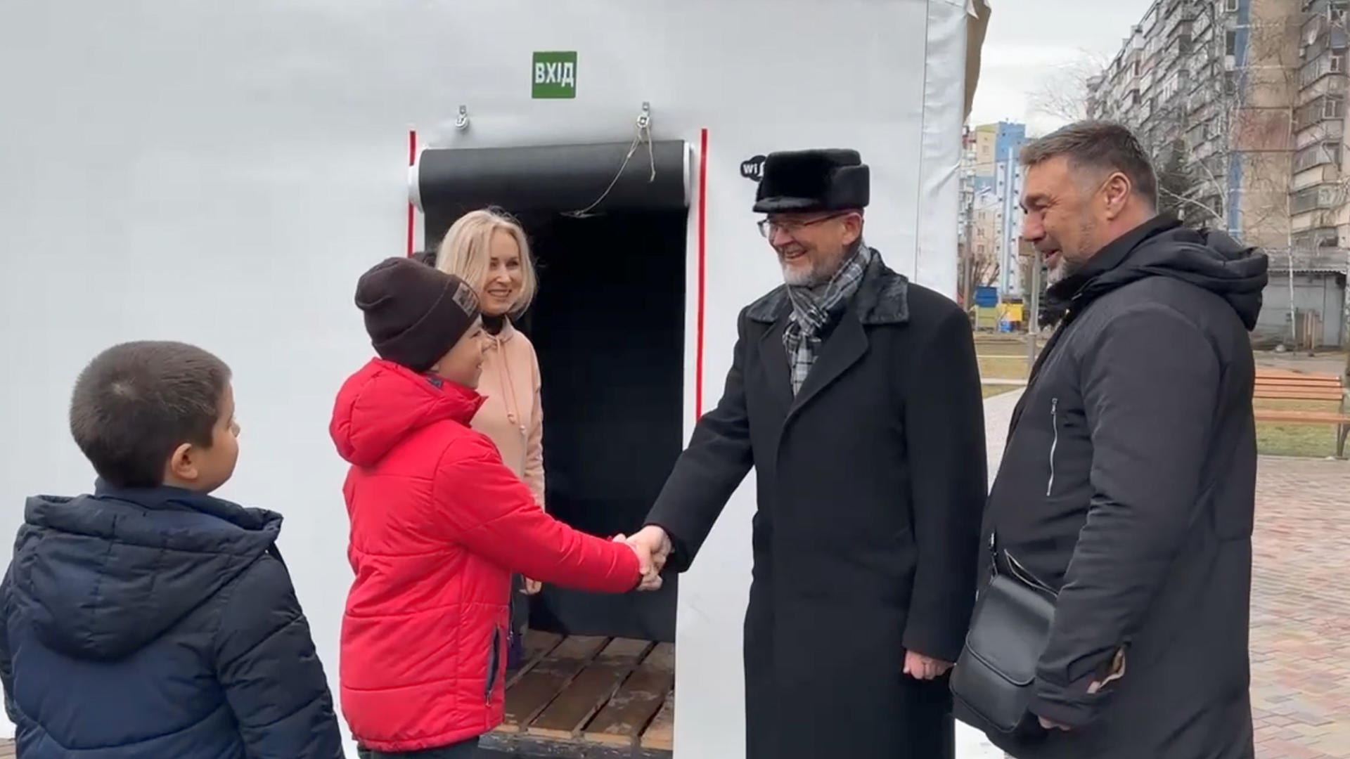 Владика Богдан Дзюрах відвідав Пункт незламності «Добрий самарянин» у Броварах