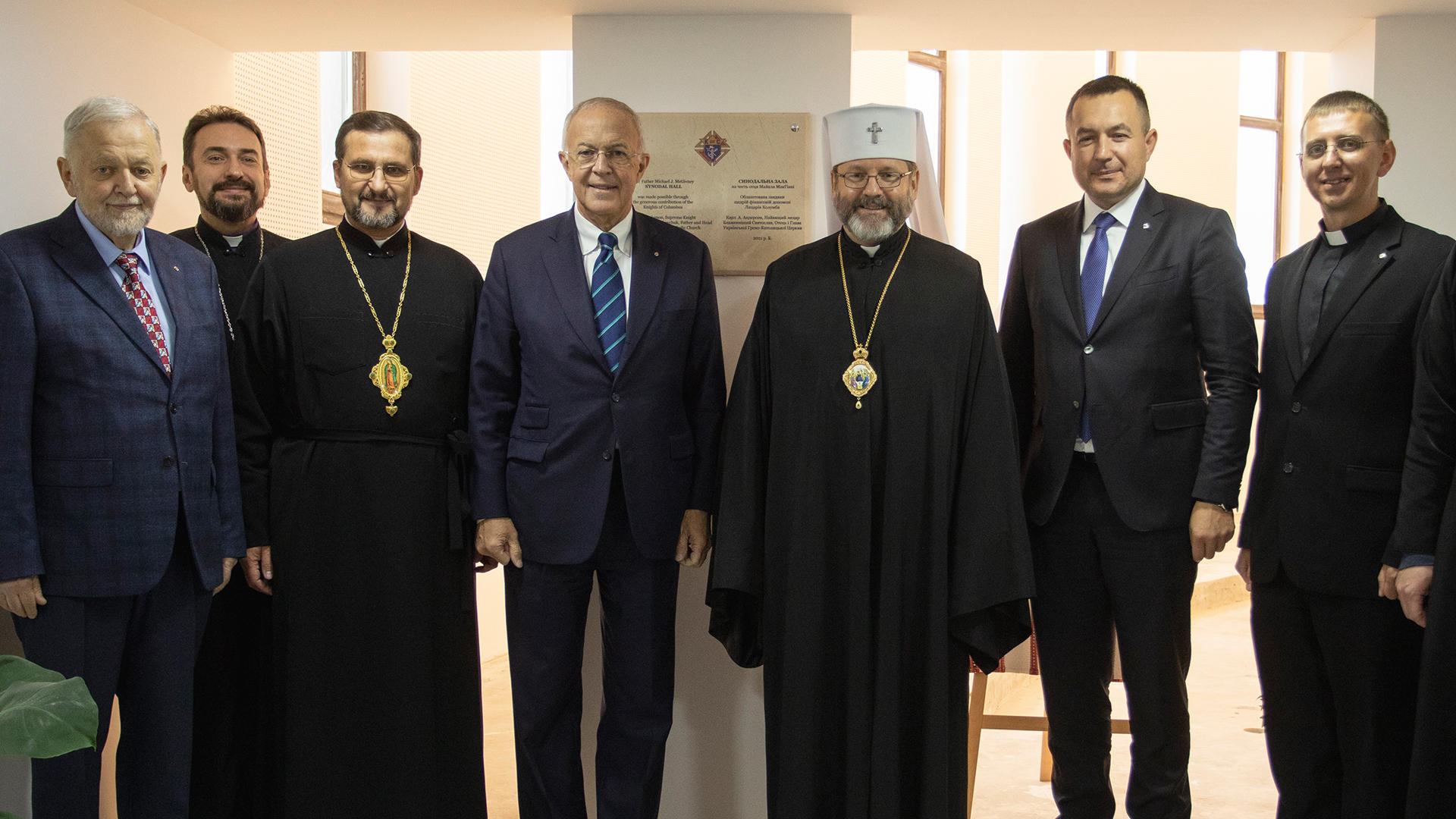 У Києві відкрили пам’ятну дошку на честь засновника "Лицарів Колумба" Блаженного о. Майкла МакГівні