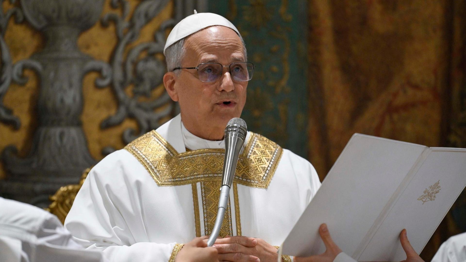  Ватикан онлайн: Слухаємо Папу Лева XIV (укр. переклад)