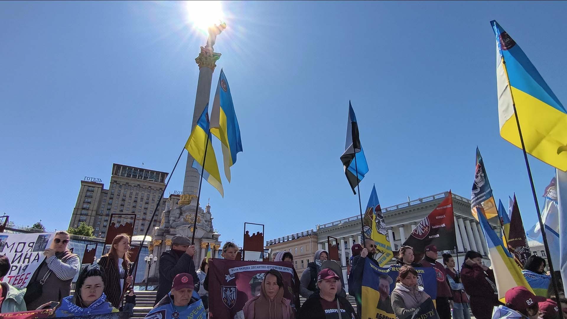 Голоси чекання на Майдані: мирний мітинг родин зниклих воїнів 82-ї ОДШБр