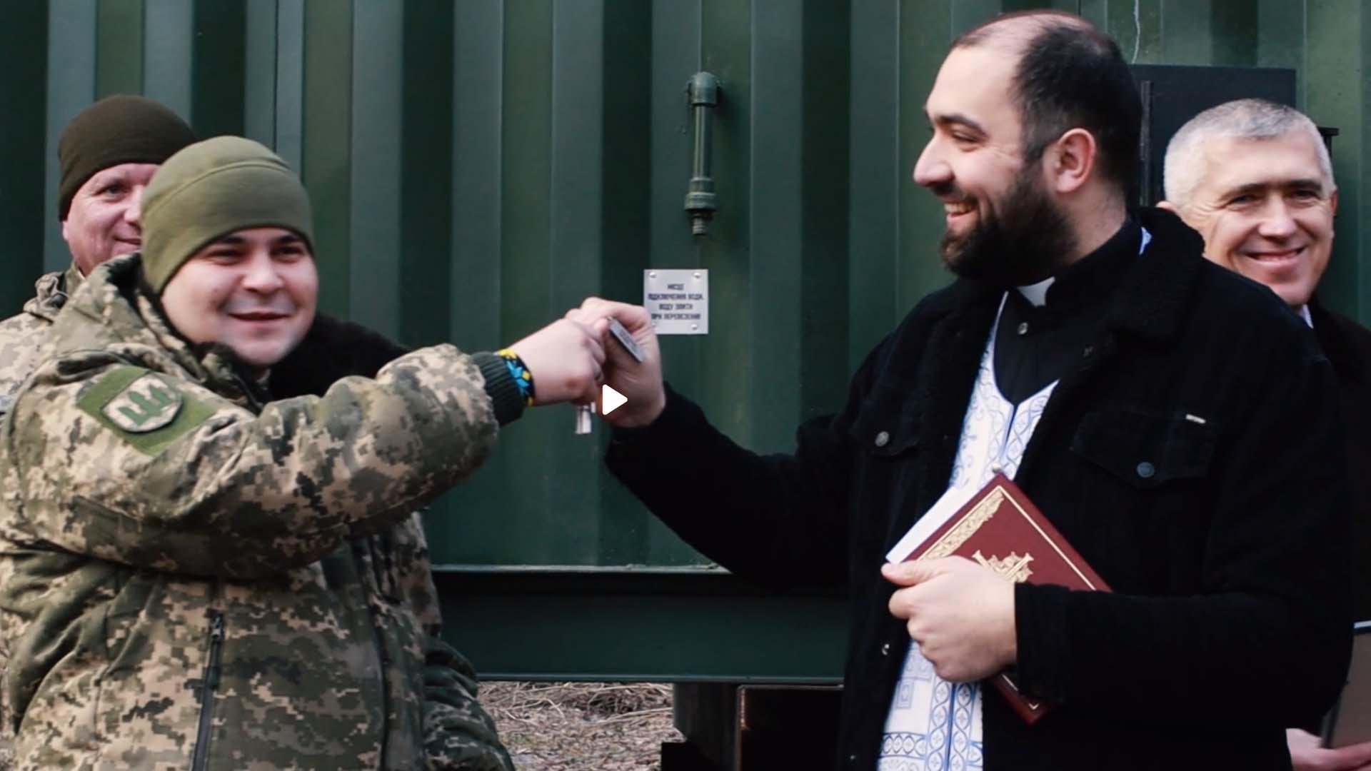 Маленька парафія УГКЦ купила вже другий мобільний лазне-пральний комплекс для захисників