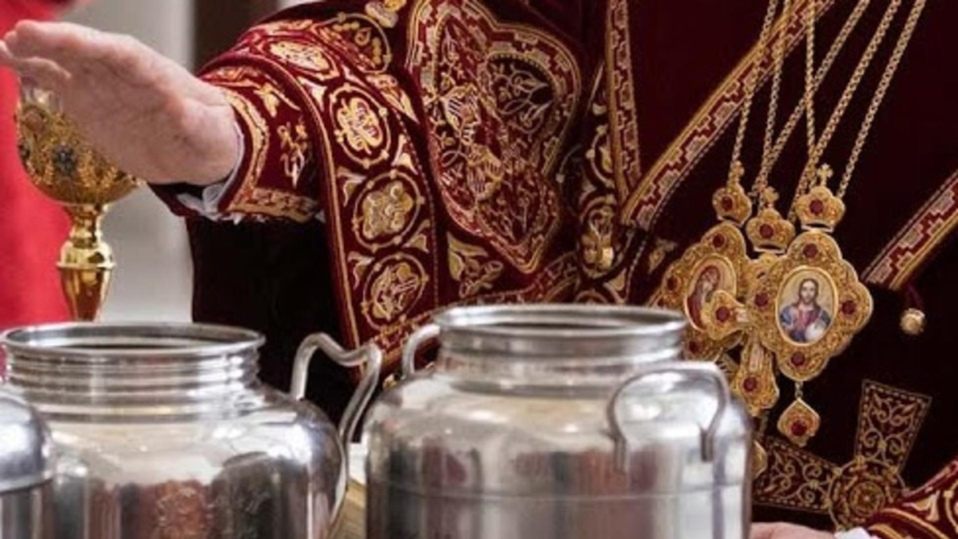 Вечірня з Літургією Василія Великого, посвячення мира і антимінсів